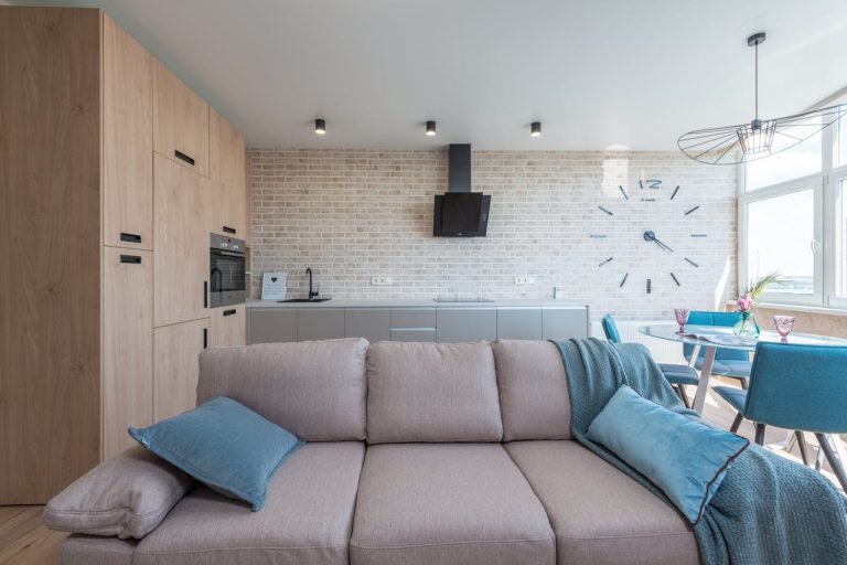 séparer une cuisine et un salon dans un petit espace sans perdre de place